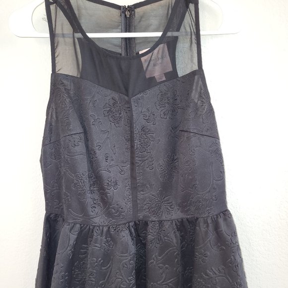 Romeo & Juliet Couture Black Sleeveless Top - Picture 1 of 3